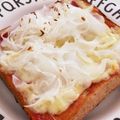 のんびりボーイ☆'s cooksnap of when they made 簡単おいしい！玉ねぎたっぷりピザトースト.