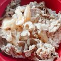 まーく71's cooksnap of when they made ウチのアレ♡お店の味！やわらかうまい牛丼.