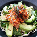 yokoyoko76's cooksnap of when they made 鮭フレークとアボカドのマヨポン和えうどん.