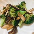 seacomet's cooksnap of when they made しいたけとブロッコリーのバター醤油炒め.