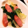 yukksmi's cooksnap of when they made サラダ菜とソーセージの塩コショウ炒め.