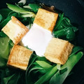ごにょ's cooksnap of when they made 九条ネギ＋絹厚揚げのアヒージョ炒め＋月見.