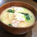 チョコママ★'s cooksnap of when they made どっさり♪きゃべつとベーコンのお味噌汁.