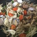 クックBLTENE☆'s cooksnap of when they made ほったらかし☆もやしとあさり蒸し.