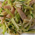 momonaomam's cooksnap of when they made ハムとえのきとキュウリで中華風サラダ.