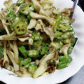 楓〜カエ〜's cooksnap of when they made あと一品に。オクラと舞茸のバタポン炒め.