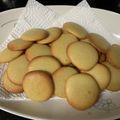 co2con2meo's cooksnap of when they made 卵白消費♡シャクッと美味しいラングドシャ.