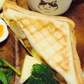 choco831's cooksnap of when they made 余ったら☆5分で唐揚チーズのホットサンド.