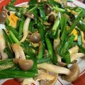 ゆりはるみ♡'s cooksnap of when they made 副菜に☆ニラ玉としめじの炒めもの.