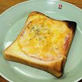 Asato★'s cooksnap of when they made 簡単！ハム＆マヨのチーズトースト.