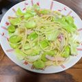 さとゆうひろ's cooksnap of when they made 旬味そら豆と春キャベツのペペロンチーノ.