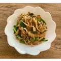 はるるん♩'s cooksnap of when they made 舞茸とベーコンとニラのにんにく醤油炒め.