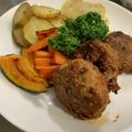 ポメちょん's cooksnap of when they made 合いびき肉玉ねぎ！ありふれたハンバーグ.