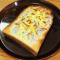 Asato★'s cooksnap of when they made 魚介の旨味ぃ〜。しらすチーズトースト.