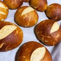 葱はハサミで切る人's cooksnap of when they made コストコ風プレッツェルバンズ.
