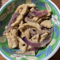 クックQNRN17☆'s cooksnap of when they made 鶏むね肉と紫玉ねぎの深煎りごま炒め.