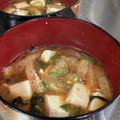 まゆみきママ's cooksnap of when they made 豆腐とわかめと油揚げの味噌汁.
