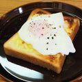 Asato★'s cooksnap of when they made 簡単！目玉焼きチーズトースト.