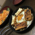 クロ８５'s cooksnap of when they made 九条ネギ＋絹厚揚げのアヒージョ炒め＋月見.