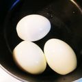 ☆ポン太☆'s cooksnap of when they made ツルツルむけるゆで卵の作り方♪.
