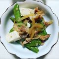 roll21's cooksnap of when they made スナップえんどうと新玉ねぎのピリ辛炒め.