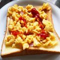 さめぽよ's cooksnap of when they made 炒り卵で手軽にエッグトースト.