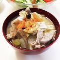 クックE662AA☆'s cooksnap of when they made 簡単余り物野菜で豚汁.