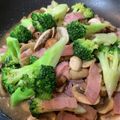 たかあけ's cooksnap of when they made マッシュルームとブロッコリーの簡単炒め♪.