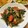 hikaru514's cooksnap of when they made 空心菜と茸のトマト中華塩炒め.