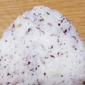 ﾋﾟﾛﾐ♡'s cooksnap of when they made おにぎり★ゆかりの中に梅.