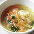 クック桜輝's cooksnap of when they made しゅうまいリメイク！ワンタン風中華スープ.