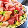 ☆やまん☆'s cooksnap of when they made まぐろとアボカドのカンタン黒酢ちらし.
