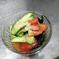 *neige*'s cooksnap of when they made 早春わかめときゅうりとトマトのサラダ.