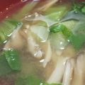 あゆたっくん's cooksnap of when they made レクチンフリーチンゲン菜と舞茸の味噌汁.