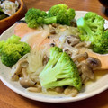 まなポコ's cooksnap of when they made 塩鮭とたまねぎのバター蒸し.