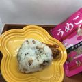 まこさんど's cooksnap of when they made うめこ＊しらす＊葱のおむすび.