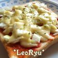 LeoRyu's cooksnap of when they made オニオンチーズトースト.