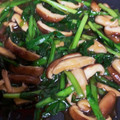 TSUKURUBE's cooksnap of when they made にらと椎茸とえのきのあんかけ炒め.