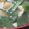 あゆたっくん's cooksnap of when they made 朝食や夕食に♪薄揚げとニラと豆腐の味噌汁.