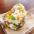ちゃちゃまる26's cooksnap of when they made たくあんと塩昆布と枝豆のおにぎり.