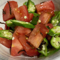 すこぶる's cooksnap of when they made あと一品！トマトとオクラの塩昆布和え.