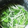 ともみ⭐️'s cooksnap of when they made 鶏皮のゆで汁で作る水菜の中華スープ.