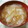 papepo☆'s cooksnap of when they made きゃべつと玉ねぎの味噌汁.