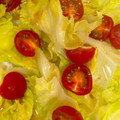 やよい・M's cooksnap of when they made レタスとプチトマトの簡単サラダ♪.