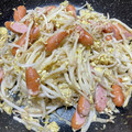 クックHQ649C☆'s cooksnap of when they made もやしと魚肉ソーセージの玉子炒め.