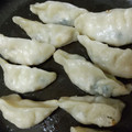 xyzクック's cooksnap of when they made 餃子の皮の作り方.