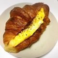 YUKIKI☆'s cooksnap of when they made スクランブルエッグのクロワッサンサンド。.