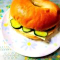 ふうはっちゃん's cooksnap of when they made 基本のキュウリとチーズのサンドイッチ.