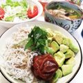 クックE662AA☆'s cooksnap of when they made 韓国風✨激うま簡単アボカドしらす丼.