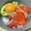 ぴんくぺっぱ's cooksnap of when they made 簡単 激うま サーモン ポキ丼.